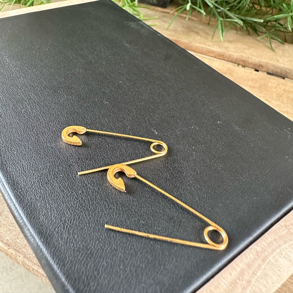 Pin Earrings - Picture 3 of 5